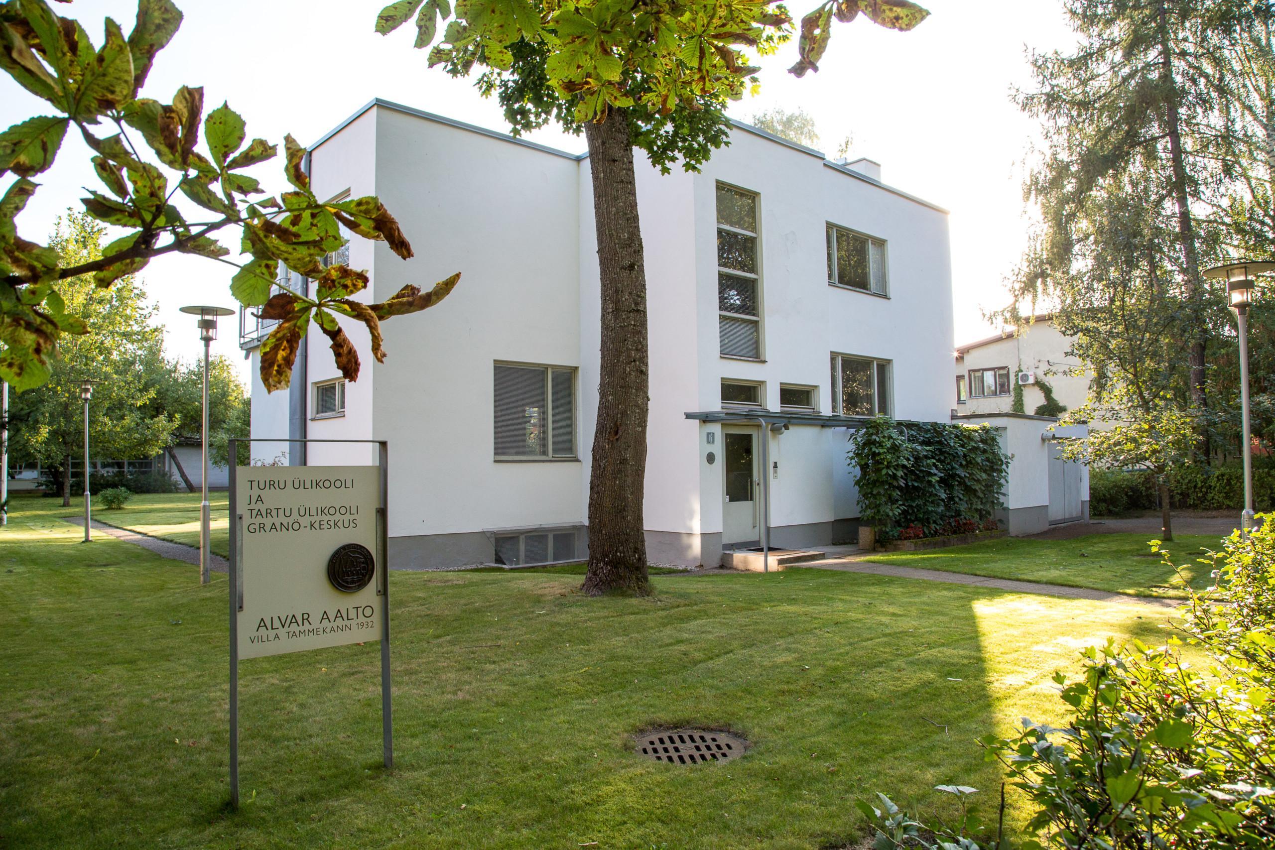 Granö-keskus sijaitsee talossa, jonka Alvar Aalto suunnitteli professori August Tammekannin perheen omakotitaloksi vuonna 1932.
